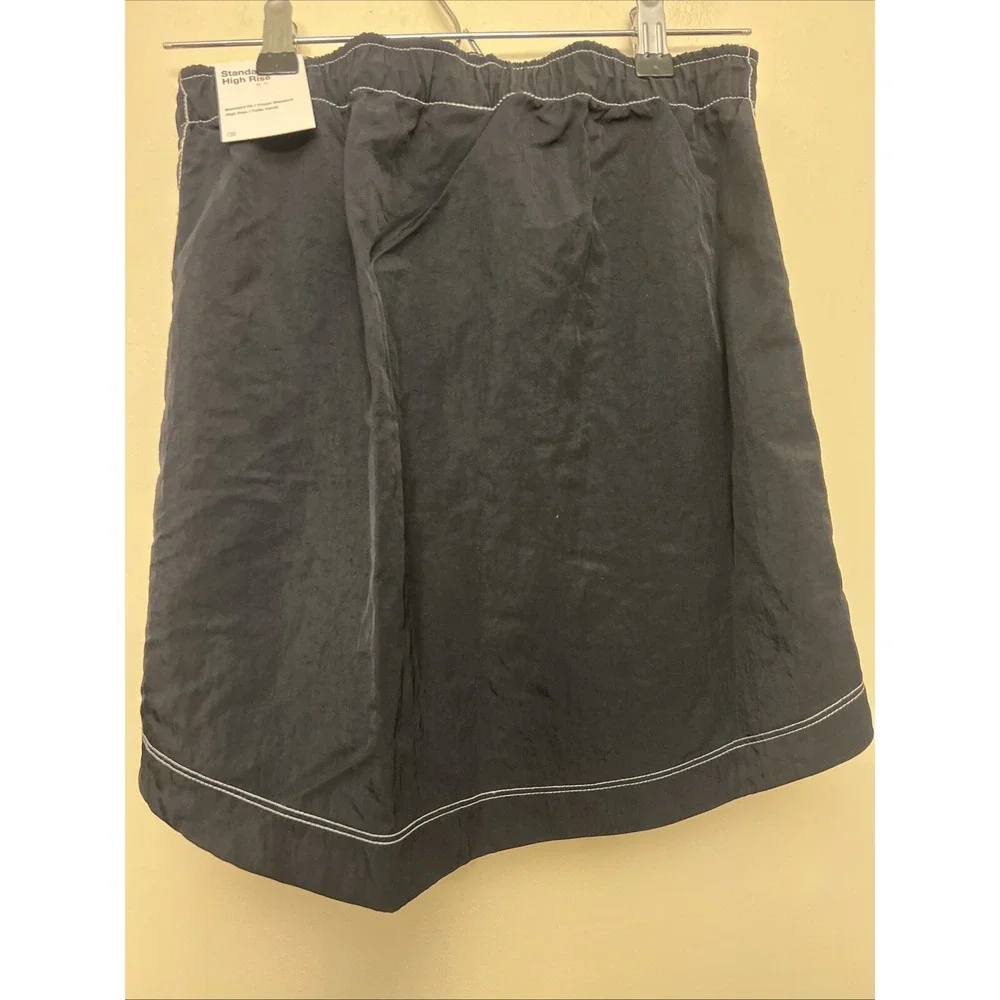 Nike women's standard skirt, small, black NWT‎ High Rise